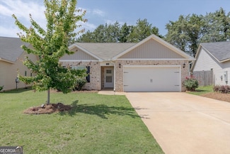 136 Sourwood Ln, Warner Robins, GA 31093