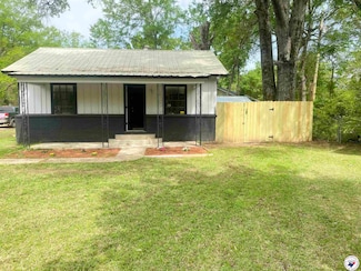 100 Roosevelt Rd, Hooks, TX 75561
