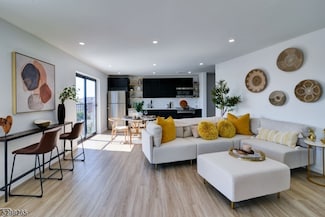 556 Market St, Newark, NJ 07105