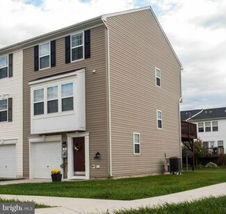 8 Council Ct, Falling Waters, WV 25419