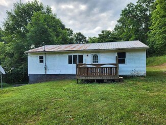 2704 Fishing Creek Rd, Yosemite, KY 42566