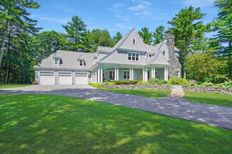 128 Woodlands Dr, Falmouth, ME 04105