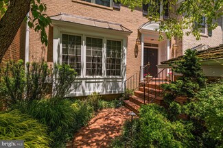 9425 Turnberry Dr, Potomac, MD 20854