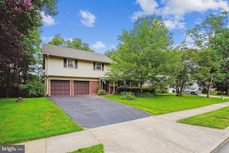 8510 Oakford Dr, Springfield, VA 22152