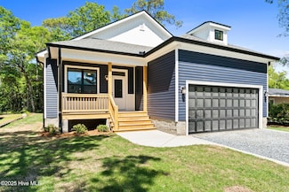 215 NE 37th St, Oak Island, NC 28465