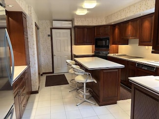 7 Hyatt Dr, Warren, PA 16365