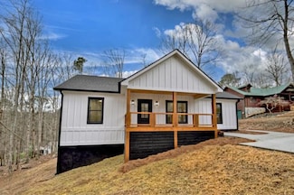76 Cypress Cir, Ellijay, GA 30540