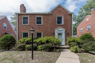 8366 Racquet Dr, Saint Louis, MO 63121