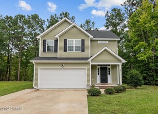 307 Green Trees Dr, New Bern, NC 28560
