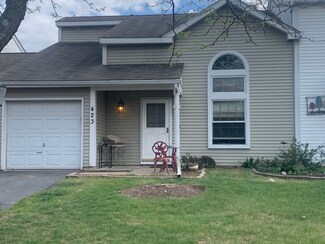 423 Lauren Ln, Island Lake, IL 60042