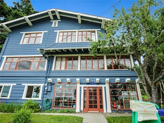 215 N Forest St, Bellingham, WA 98225
