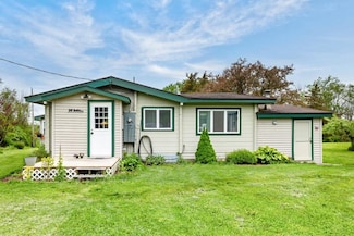 28 Hilltop Rd, Alburgh, VT 05440