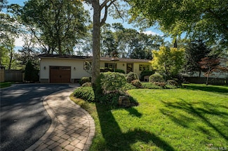 6 Rack Ln, East Setauket, NY 11733