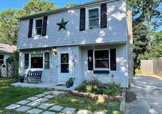 112 Floyd Rd, Shirley, NY 11967