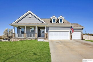 2310 Acorn Dr, Plattsmouth, NE 68048