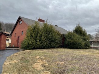 2632 River Rd, Vandergrift, PA 15690