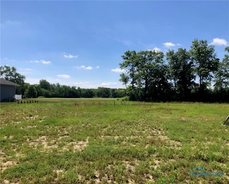 138 Coach House Loop, Bowling Green, OH 43402