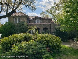 2241 Clove Rd, Staten Island, NY 10305