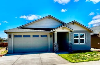 3178 NW Dogwood Ave, Redmond, OR 97756