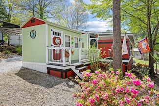 215 Newbury Cir, Westminster, SC 29693