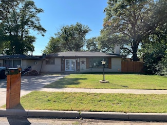 221 W Crestway St, Plainview, TX 79072