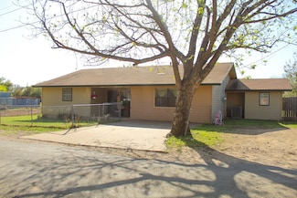 206 Maple St, Gustine, TX 76455