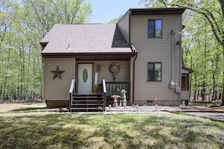 1229 Kensington Dr, East Stroudsburg, PA 18301