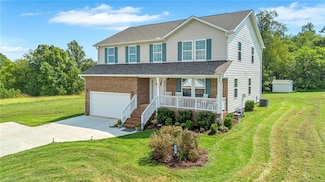 112 Oak Pointe Ln, Wilkesboro, NC 28697