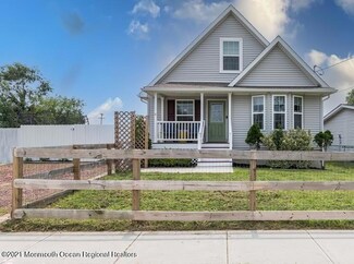 702 Oak St, Lakehurst, NJ 08733