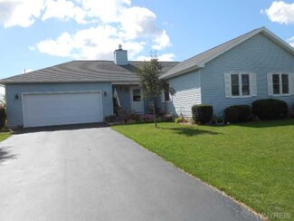 6540 Amy Ln, Lockport, NY 14094