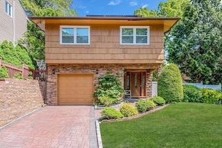 2 Christa Ct, Huntington, NY 11743