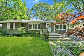 249 Mckinley Dr, Mastic Beach, NY 11951