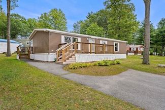 5 N Fuchsia Dr, Rochester, NH 03867