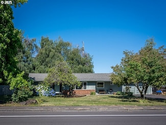 687 S Redwood St, Canby, OR 97013