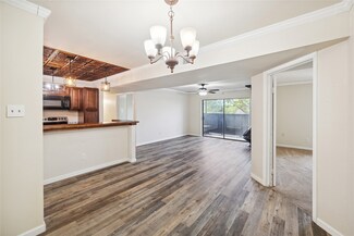 3085 Walnut Bend Ln Unit 32, Houston, TX 77042