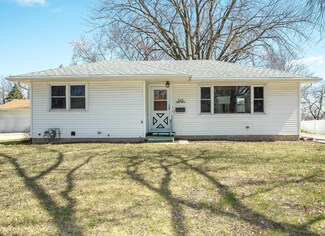 545 Beverly Hills St, Waterloo, IA 50701