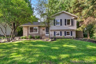1016 Drexel Dr NE, Grand Rapids, MI 49505