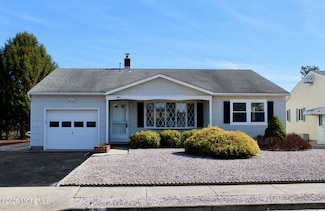8 Jericho Rd, Toms River, NJ 08757