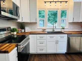 1035 NW Fisk St, Pullman, WA 99163