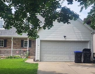 4 Rounds Rd, Bloomington, IL 61704
