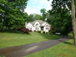 47600 Cherry Tree Dr, Saint Clairsville, OH 43950