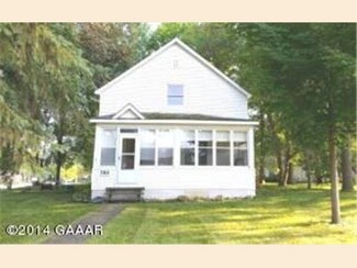 706 706 Lake St E, Osakis, MN 56360