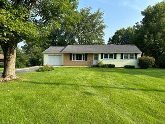 1109 Woodland Dr, Lowell, IN 46356