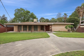 6655 Coolidge Blvd, Groves, TX 77619