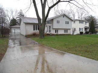 7225 Sunrise Ave, Darien, IL 60561