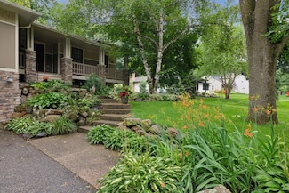 220 Glenbrook Rd N, Wayzata, MN 55391