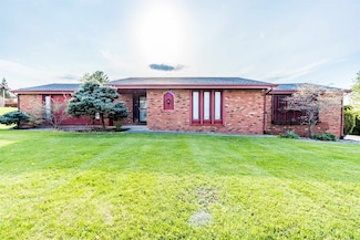 1981 E Woodside Village Dr, Connersville, IN 47331