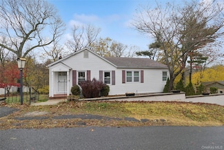 31 Amityville Rd, Sound Beach, NY 11789