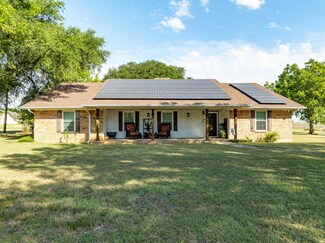 410 E Walnut St, Abbott, TX 76621