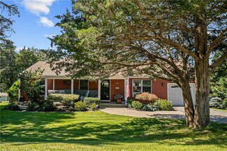 15 Lewis St, Tiverton, RI 02878